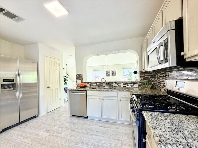 Building Photo - 9802 Copper Creek Dr