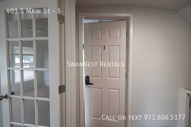 Building Photo - 401 S Main St