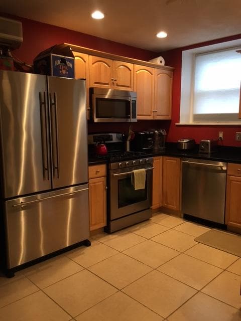 Primary Photo - 60 Charlesgate E