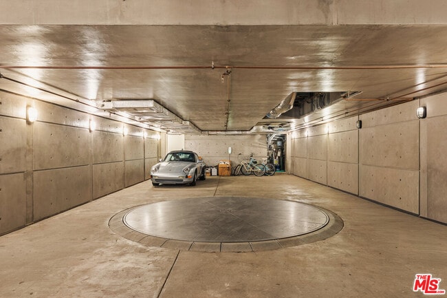 Building Photo - 1267 Palisades Beach Rd