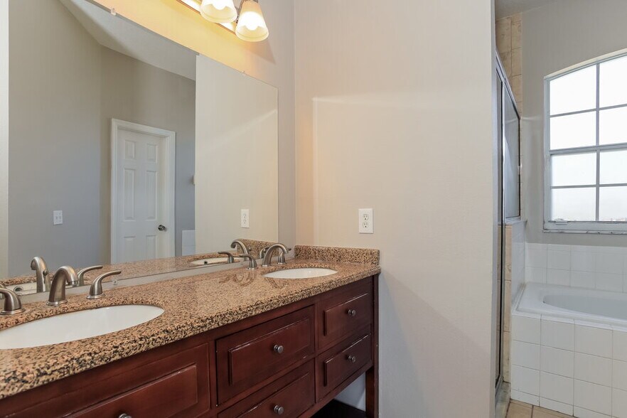 Building Photo - 55 Alicante Ct