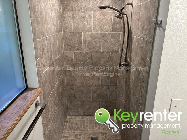 Building Photo - 2722 Cambridge Dr