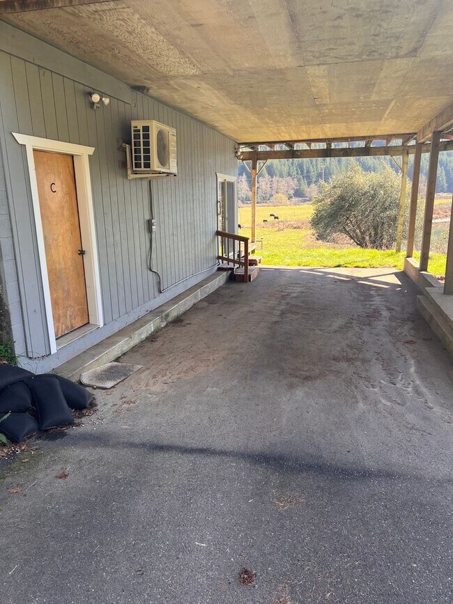 Primary Photo - 15791 Lower Smith River Rd