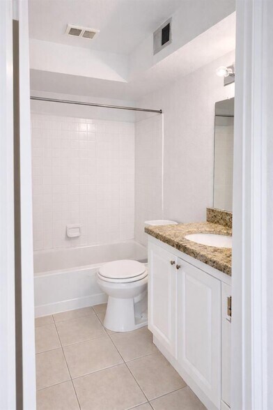 Building Photo - 2926 S University Dr