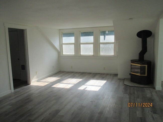 Building Photo - Cute 2 Bed 1 Bath Duplex in Puyallup