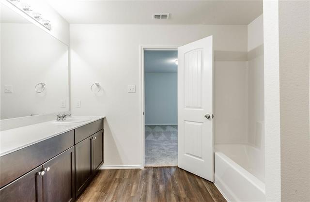 Building Photo - 305 Laurenbrooke Dr