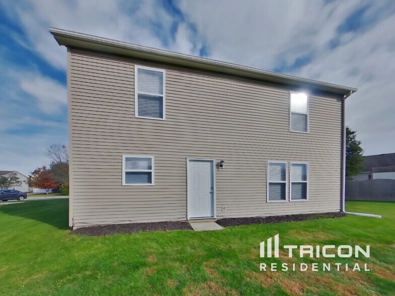 Building Photo - 824 Streamside Dr