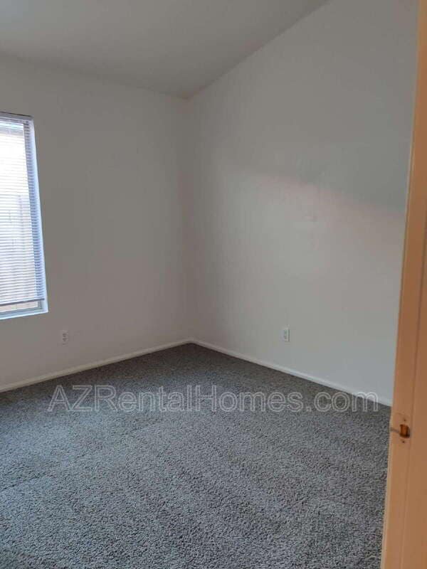 Building Photo - 493 E Cantebria Dr