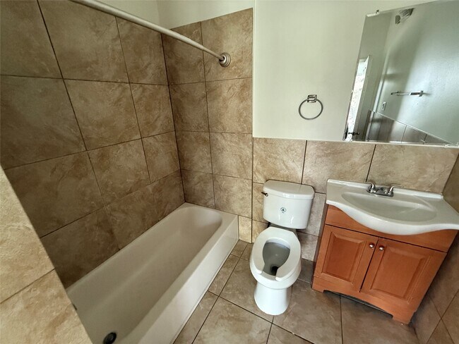 Building Photo - 2724 Crossview Dr