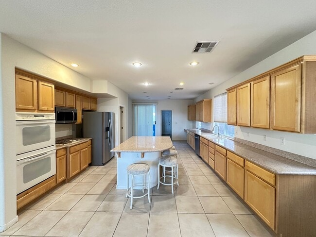 Building Photo - CHEYENNE HUALAPAI-UNIT 4A