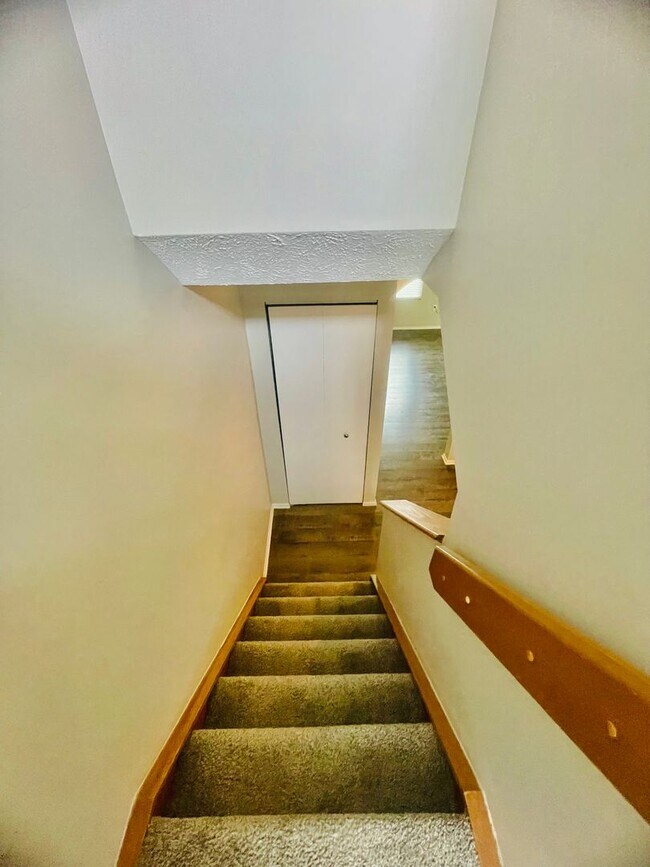 Building Photo - 3-Bedroom 2.5 bath Townhome in Imperial – Style, Space & Sophistication