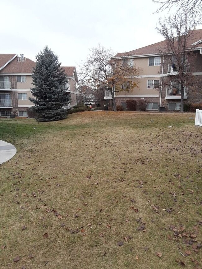 Building Photo - Darling Ground Floor Stonebrook Condo
