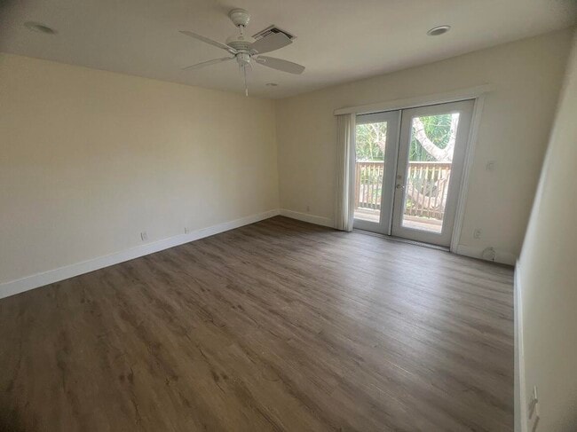 Building Photo - 541 NE 47th St