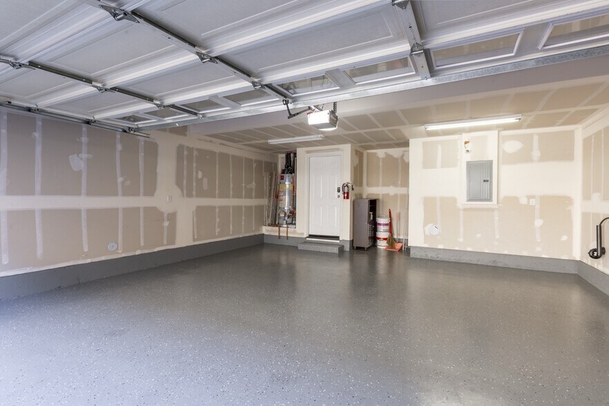 Building Photo - 44 Muller Pl