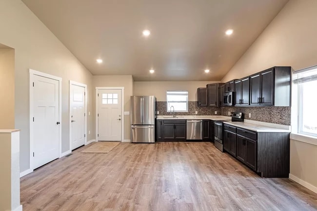 Building Photo - 304 Nieson St