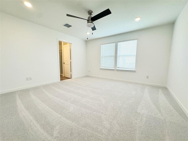 Building Photo - 130 Golden Bell Wy