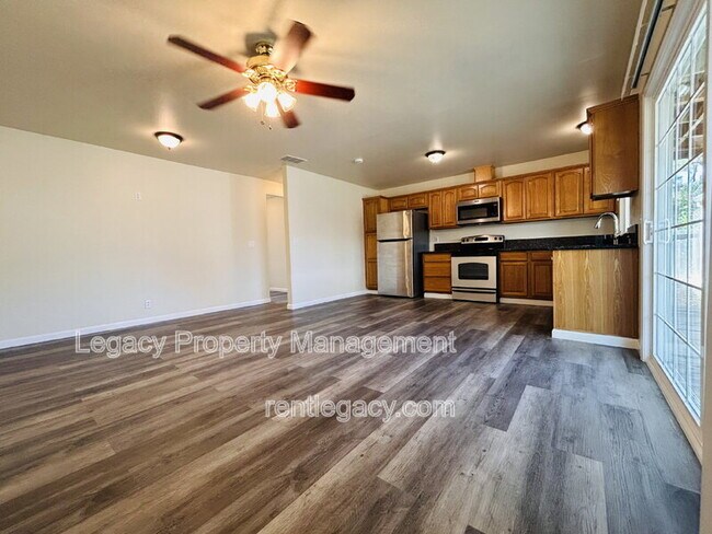 Building Photo - 803 Blue Bill Way