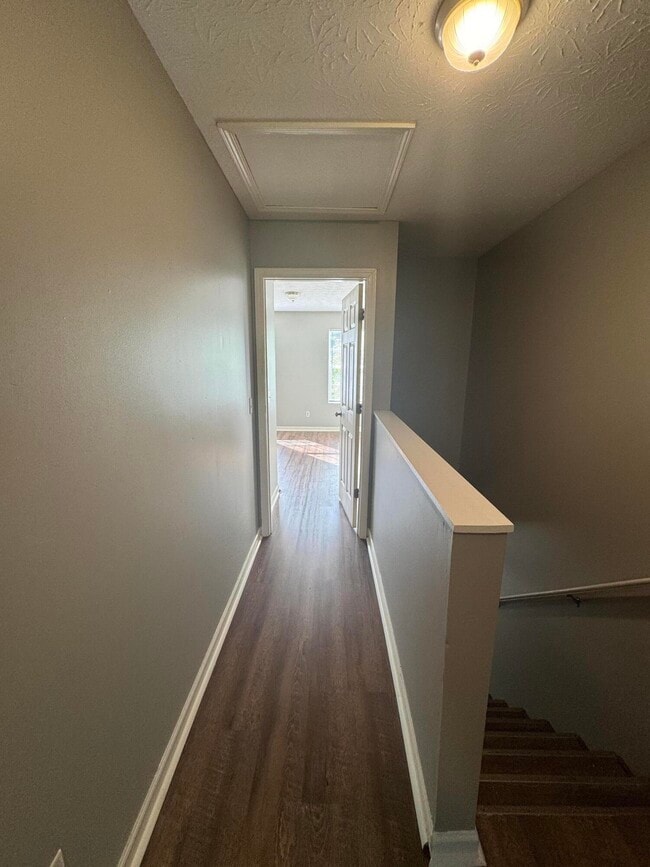 Building Photo - 210 Mousas Way