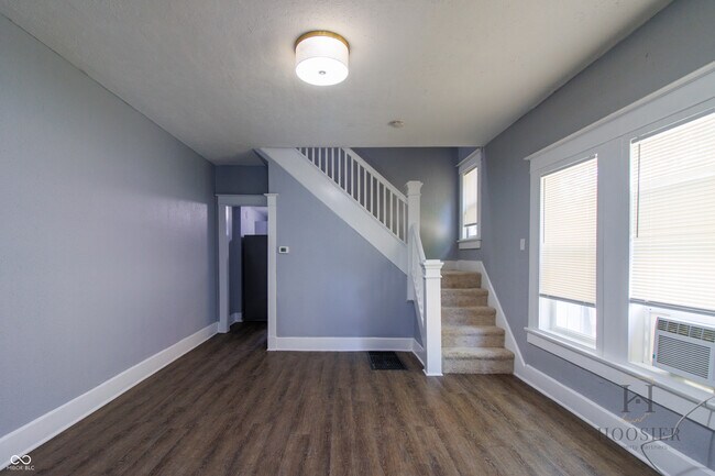 Building Photo - 616 N Temple Ave