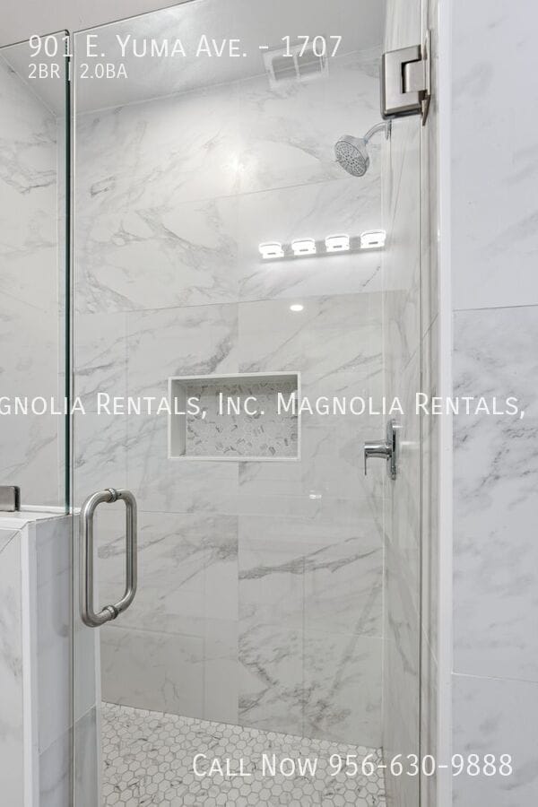 Building Photo - 901 E Yuma Ave