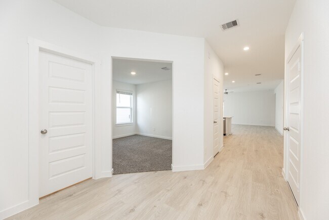 Building Photo - 31706 Melkridge Rd