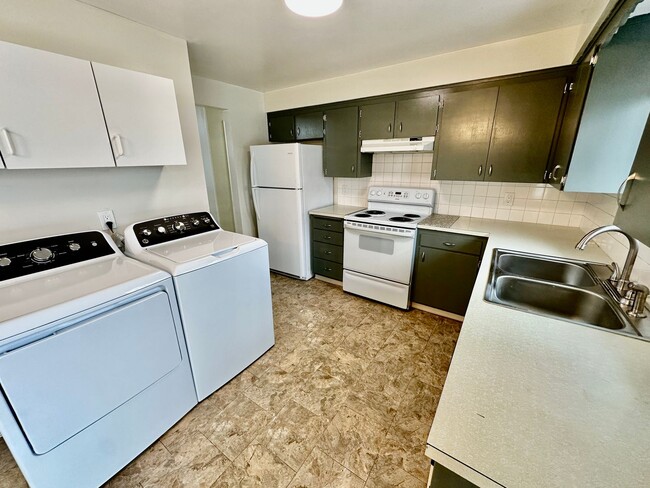 Building Photo - 507 E Glass Ave