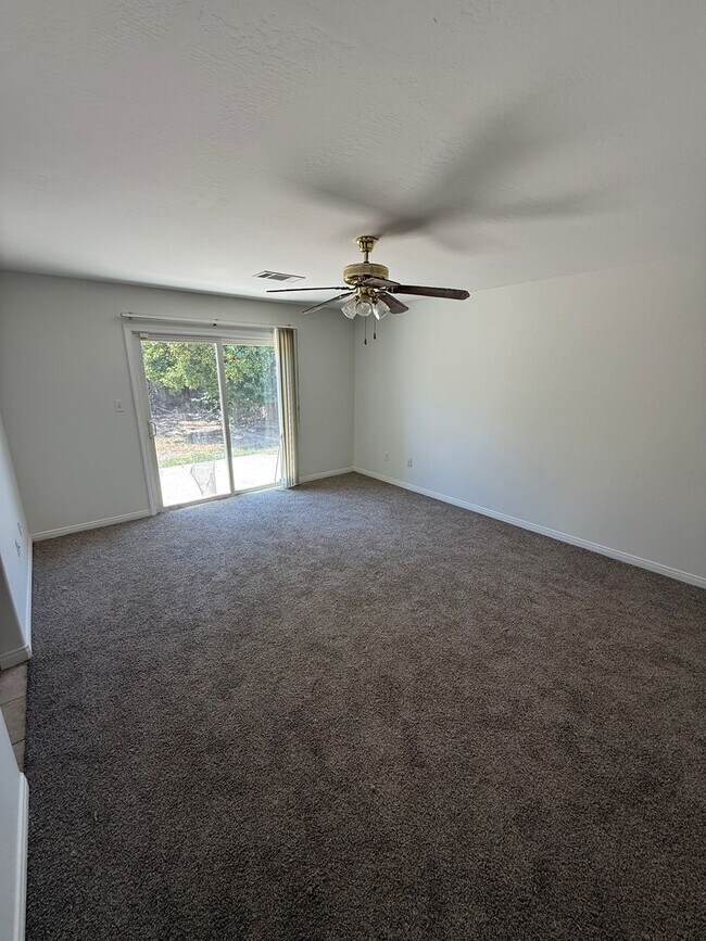 Building Photo - Spacious 4-Bedroom Home in Southwest Baker...