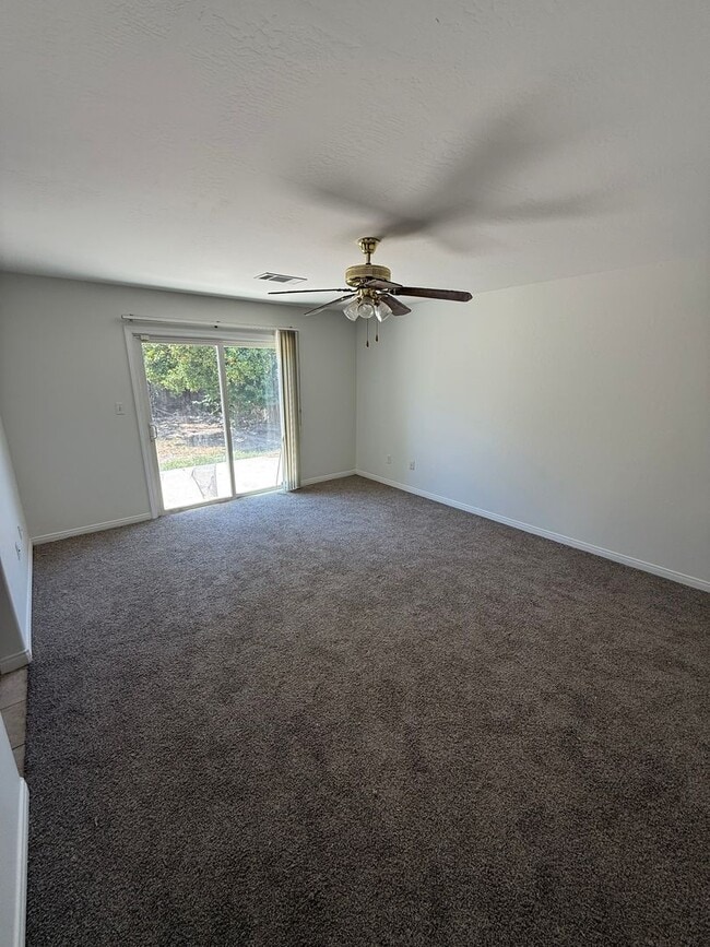 Building Photo - Spacious 4-Bedroom Home in Southwest Bakersfield