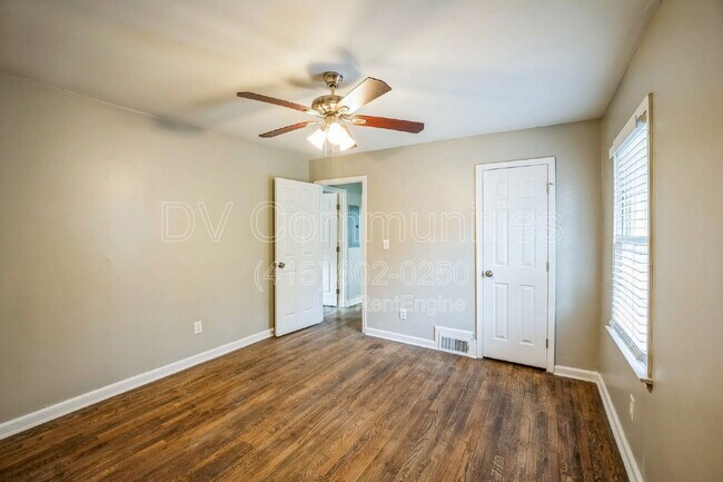 Building Photo - 927 Byron Dr SW