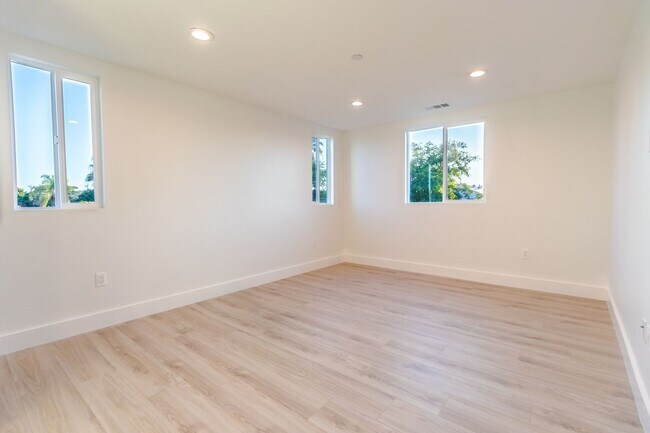 Building Photo - 5016 Pickford St