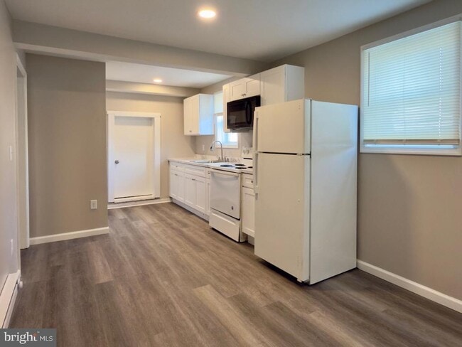 Building Photo - 31 S Main St