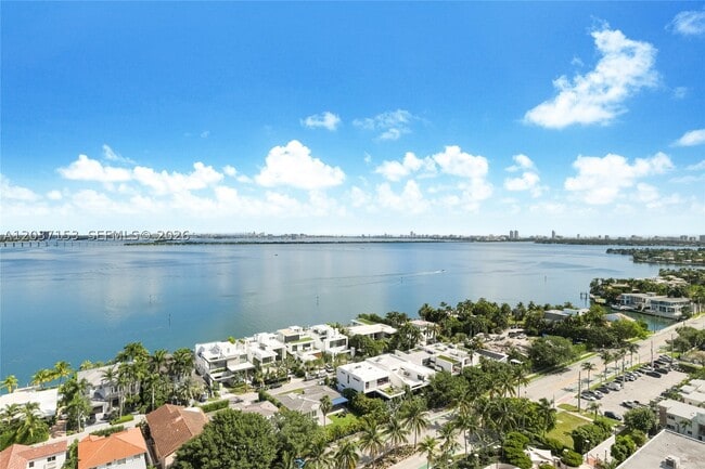 Building Photo - 1000 N Venetian Dr