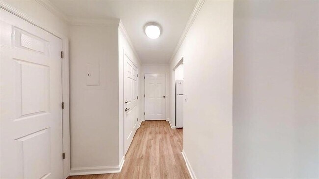 Building Photo - 300 Johnson Ferry Rd