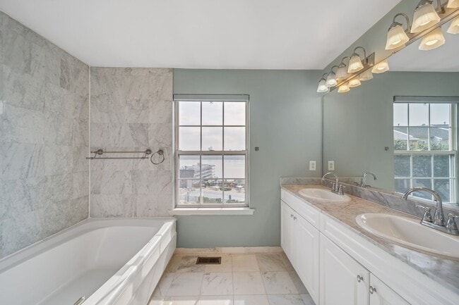 Building Photo - 66 Bergen Ridge Rd