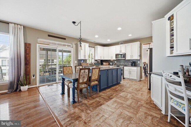 Building Photo - 753 Bonnie Ridge Dr NE