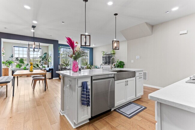 Building Photo - 1675 Addison Cir