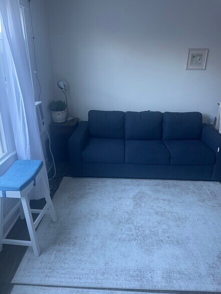 Building Photo - 1109 E 1st St