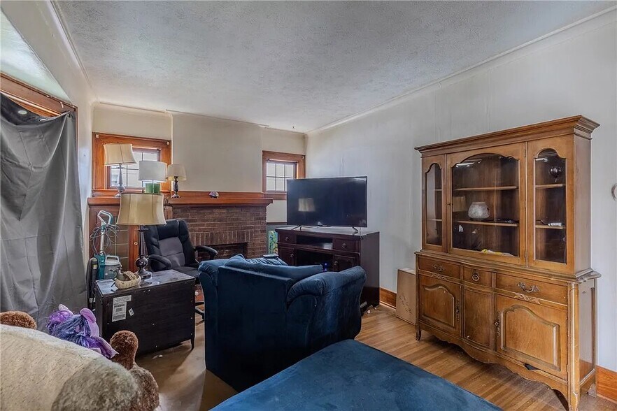 Building Photo - 282 Roxborough Rd