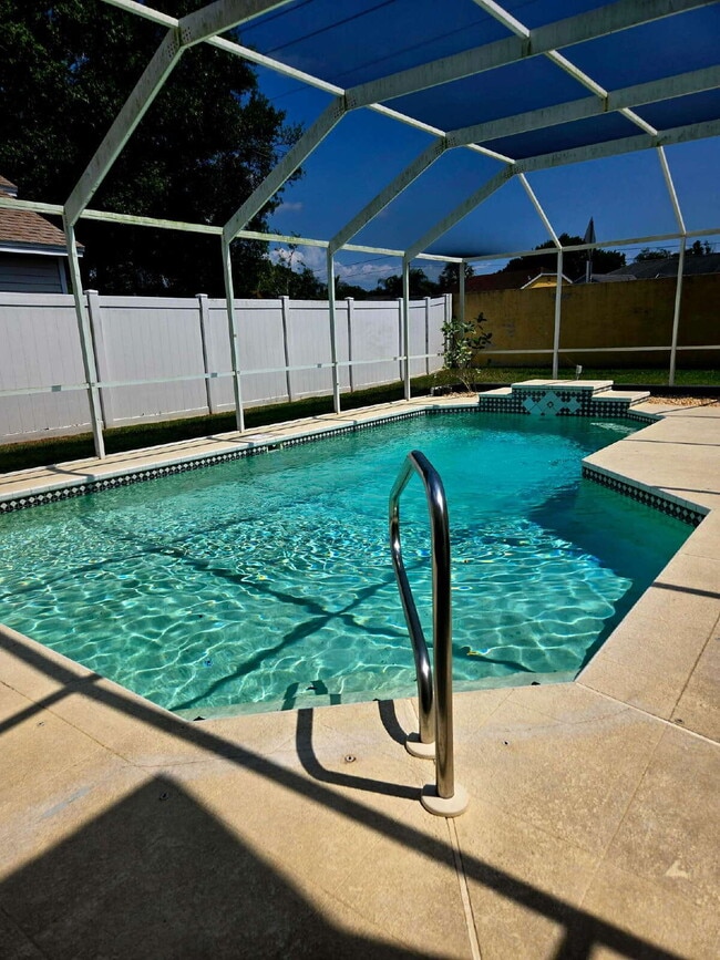 Building Photo - 4/2 Pool Home with pool service included