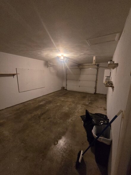 Building Photo - 735 Mellen Dr