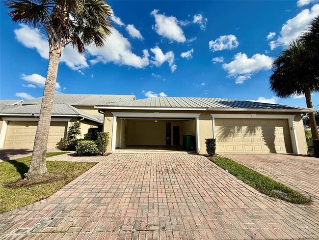 Building Photo - 10495 SW West Park Ave