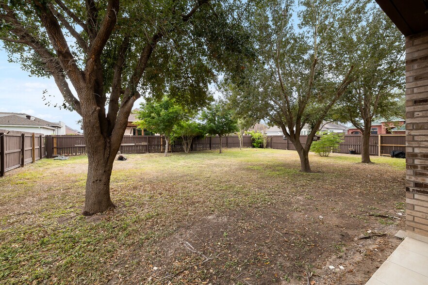 Building Photo - 4717 Ebony Ave