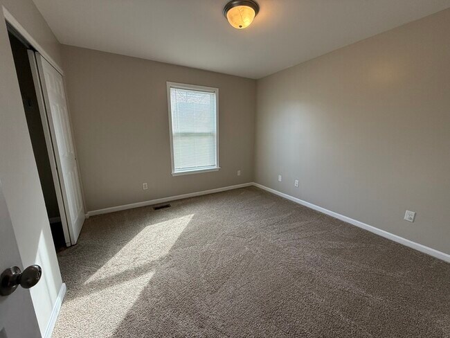 Building Photo - Single Family Home