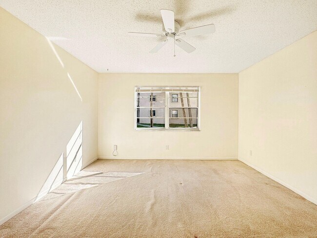Building Photo - 6090 N Sabal Palm Blvd