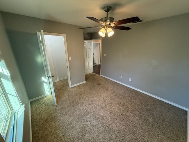 Building Photo - 3/2/1 near UT Tyler!