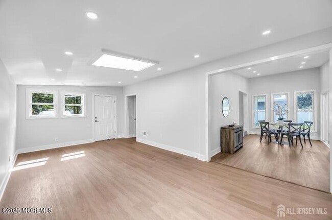 Building Photo - 210 Parkview Ter
