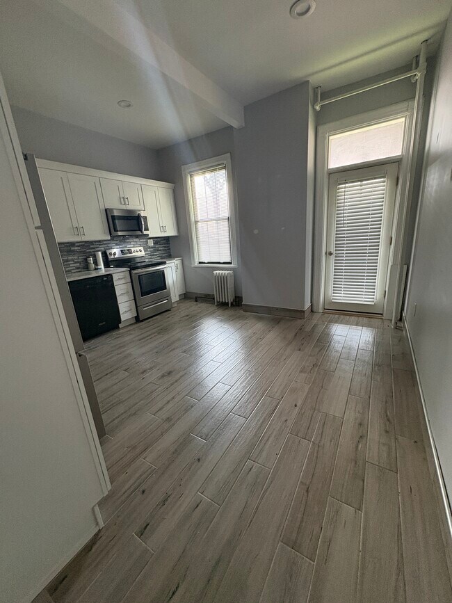 Building Photo - 393 Van Duzer St