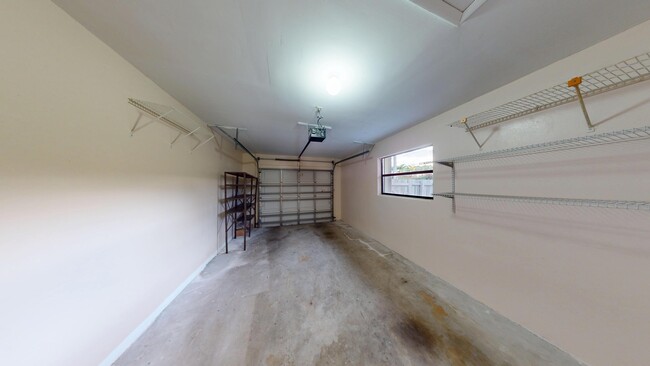 Building Photo - 121 Lake Paula Dr