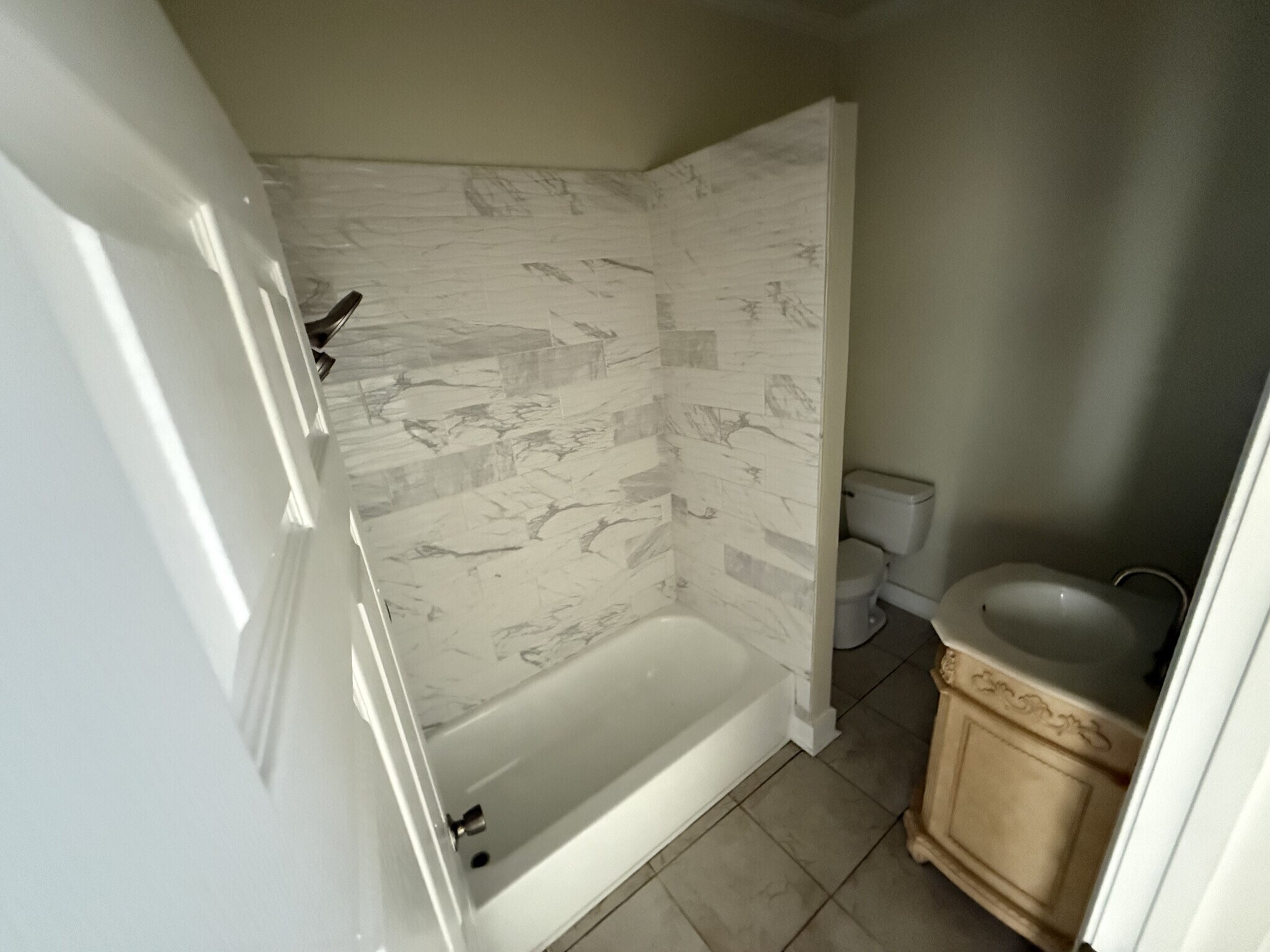 Building Photo - 1371 Ridgeway St