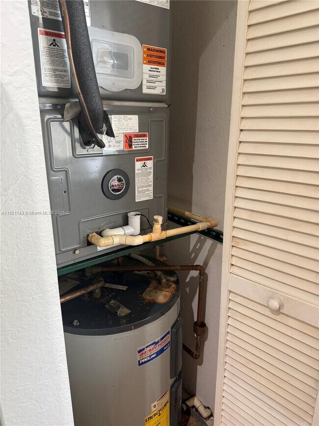 Building Photo - 1080 99th St